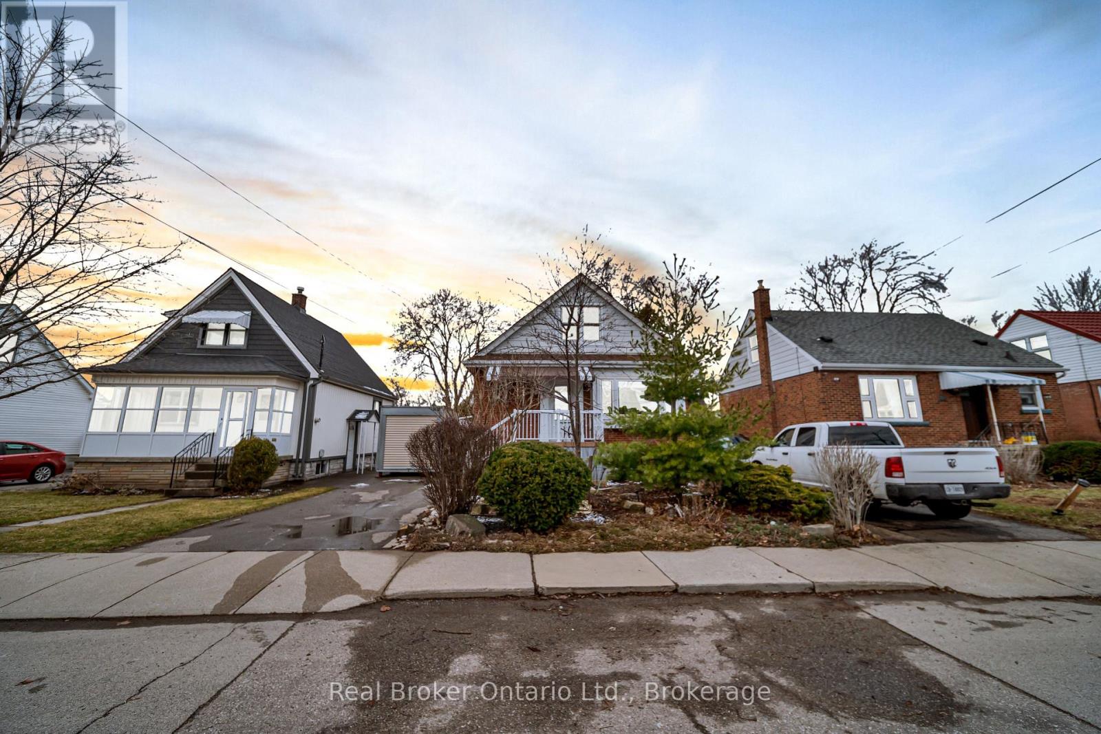 MLS® listing #29491303 for sale located at 46 EAST 13TH STREET