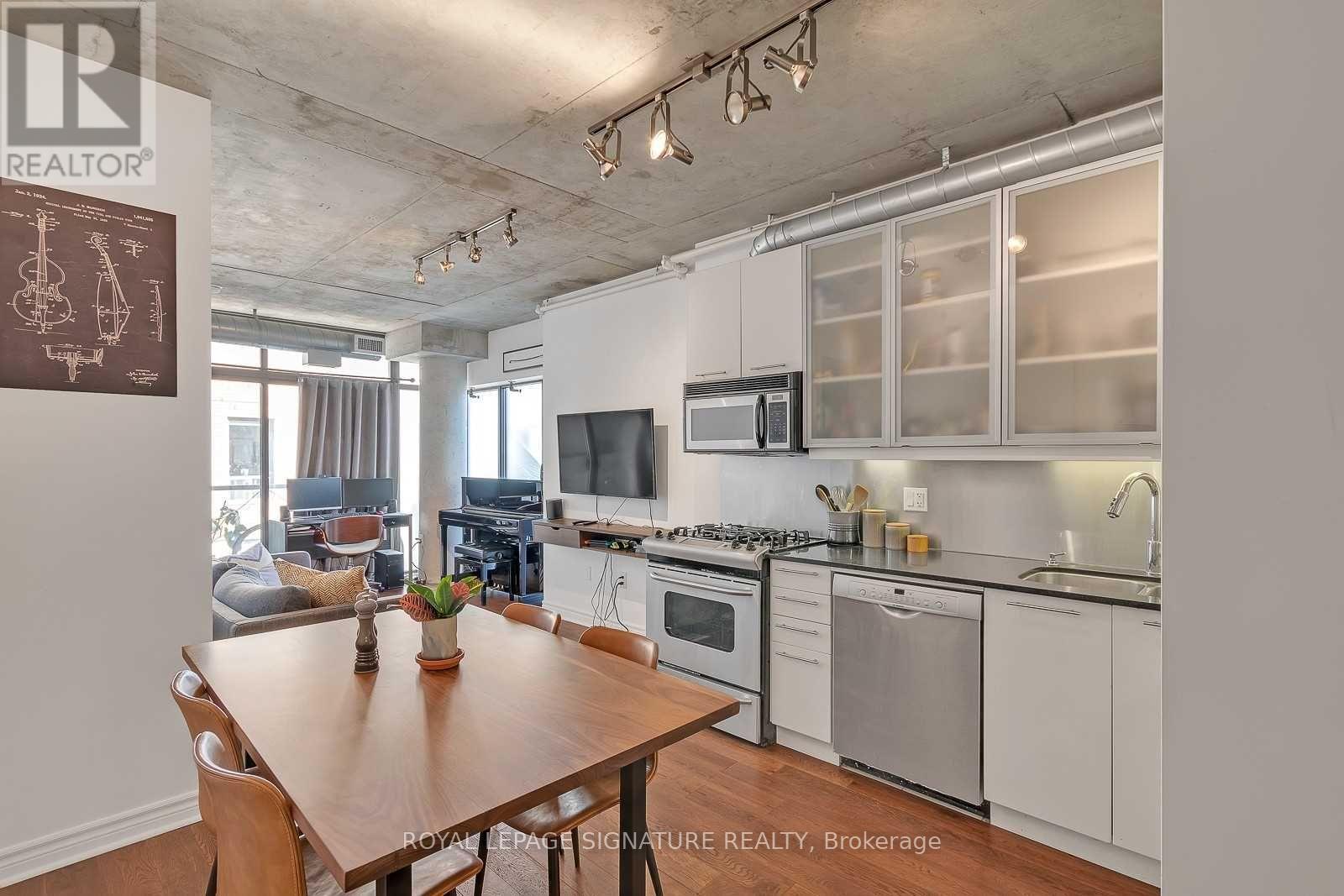 MLS® listing #29491601 for sale located at 404 - 533 RICHMOND STREET W