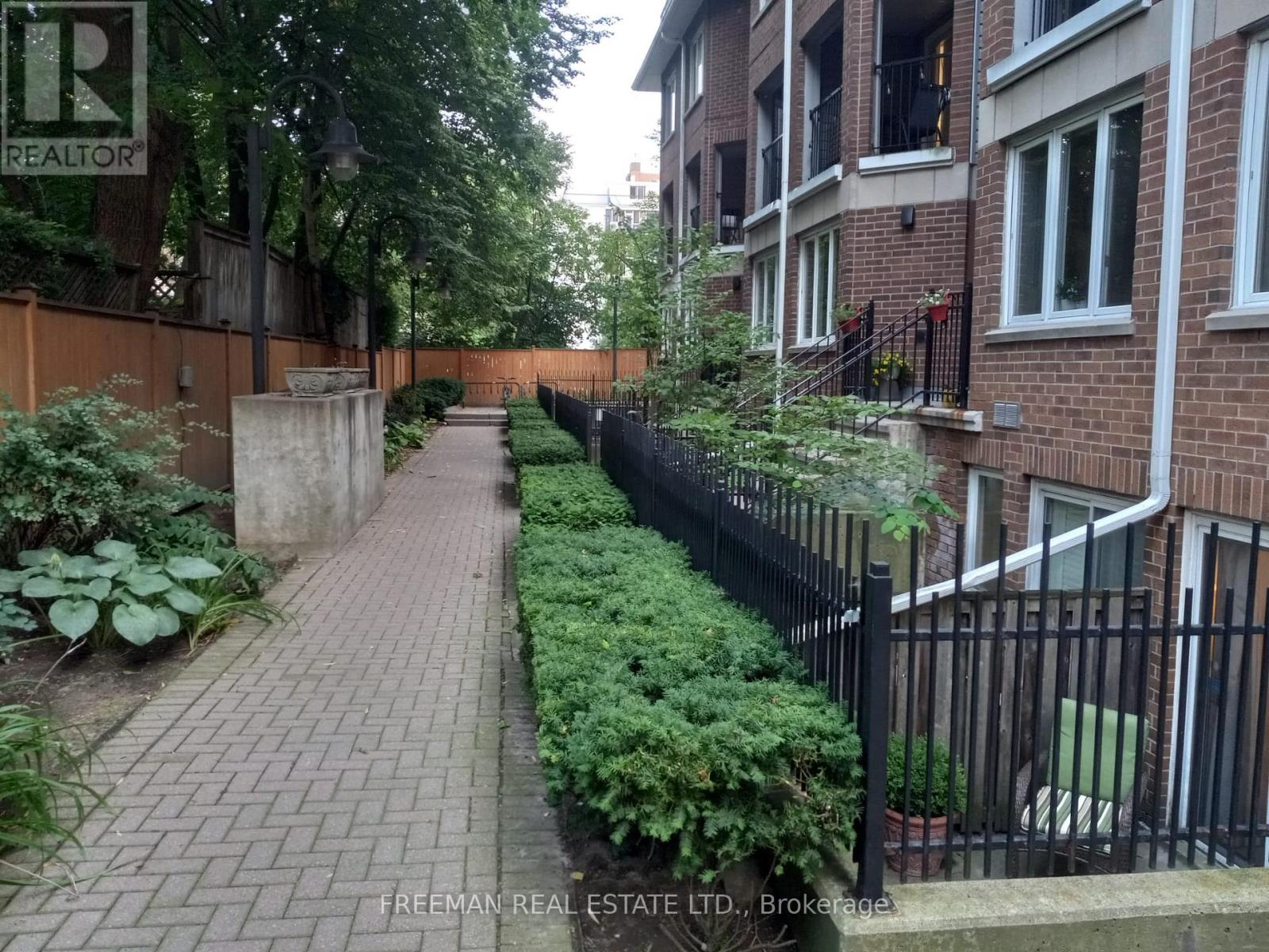 MLS® listing #29491605 for sale located at 28 - 217 ST. GEORGE STREET