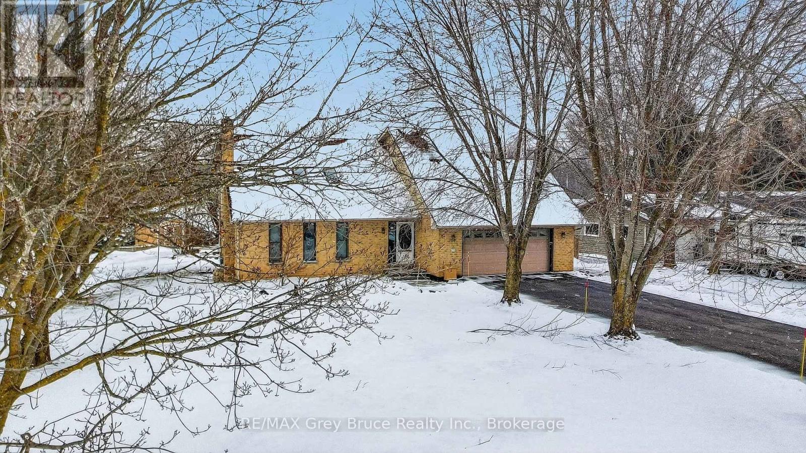 MLS® listing #29494852 for sale located at 102 MARY AVENUE W