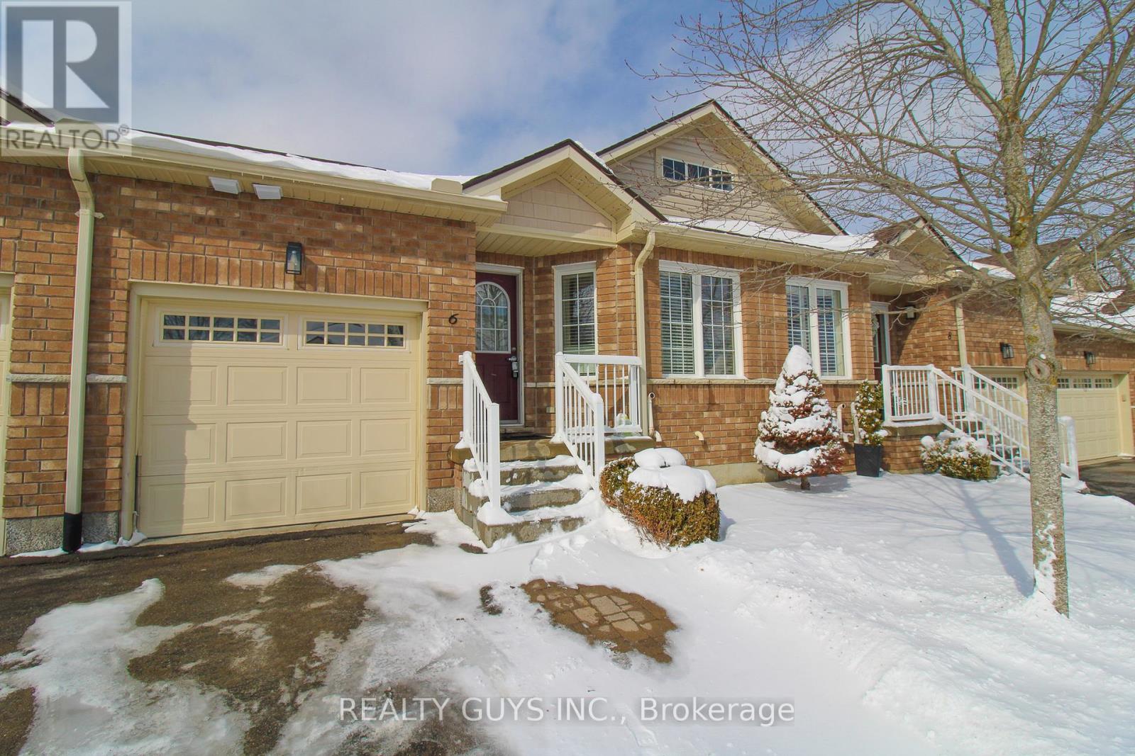 MLS® listing #29495064 for sale located at 6 - 909 WENTWORTH STREET