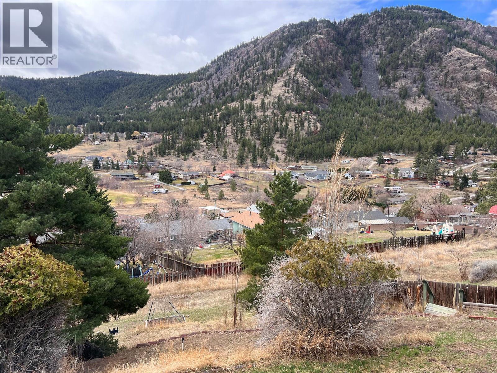 MLS® listing #29500403 for sale located at 1290 Highridge Drive