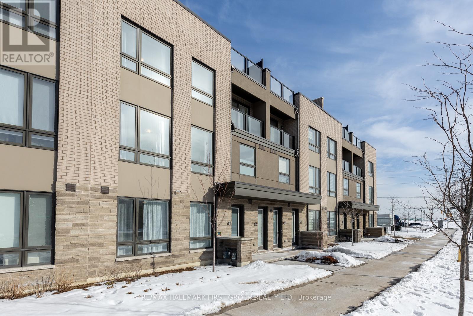 MLS® listing #29500678 for sale located at 1 - 12 HUMBERWOOD BOULEVARD