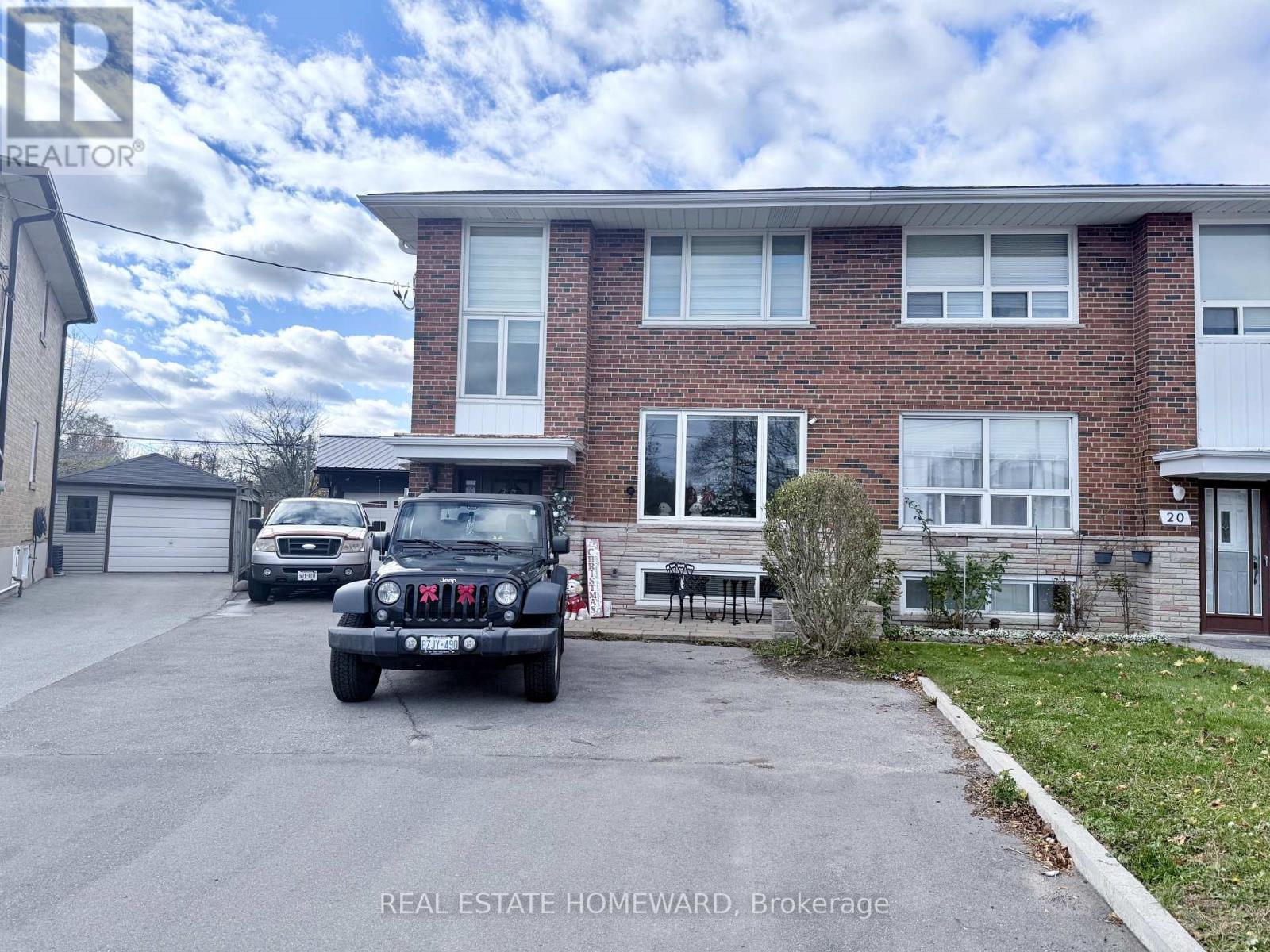 MLS® listing #29500887 for sale located at 18 WYNDCLIFF CRESCENT