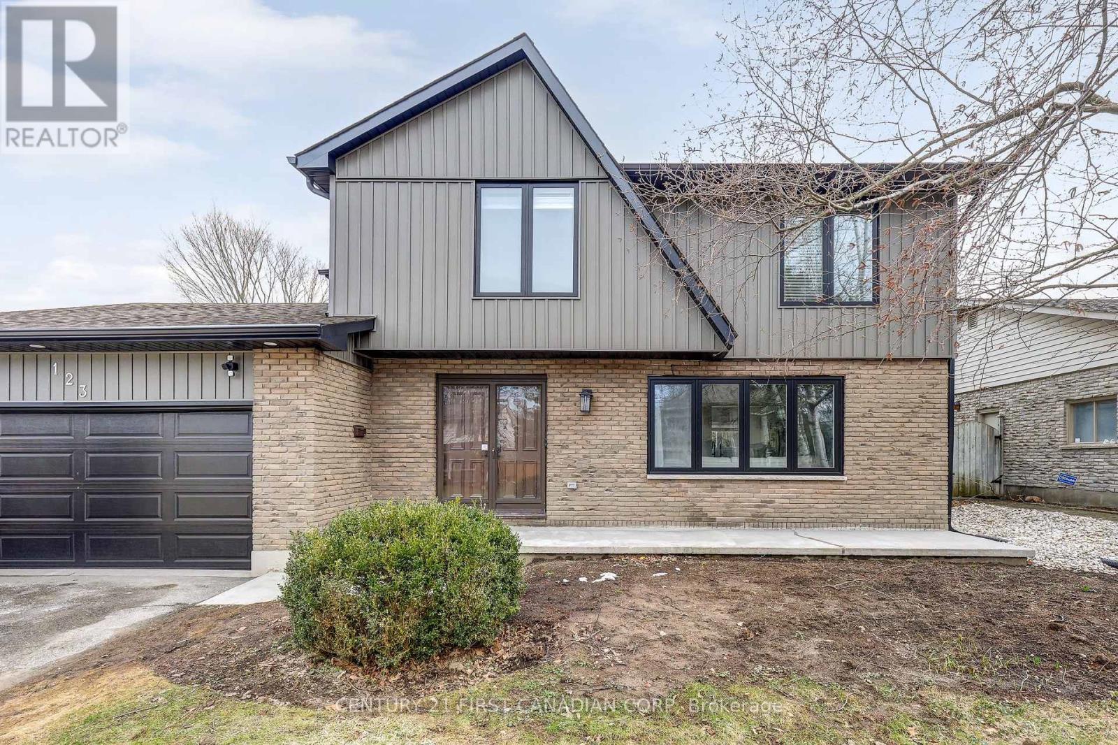 MLS® listing #29501462 for sale located at 123 HILLSMOUNT CRESCENT