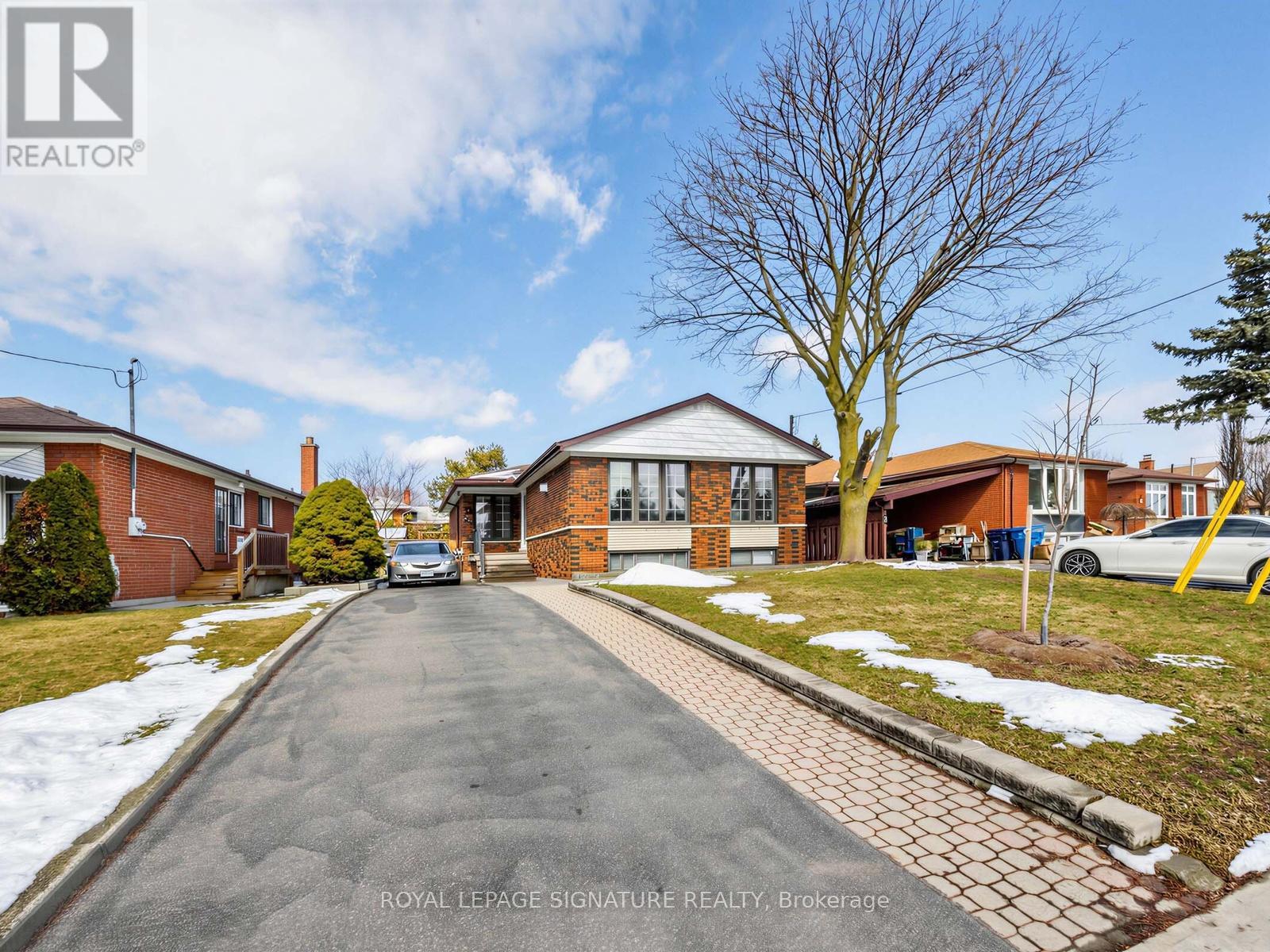 MLS® listing #29501507 for sale located at 44 LOWCREST BOULEVARD