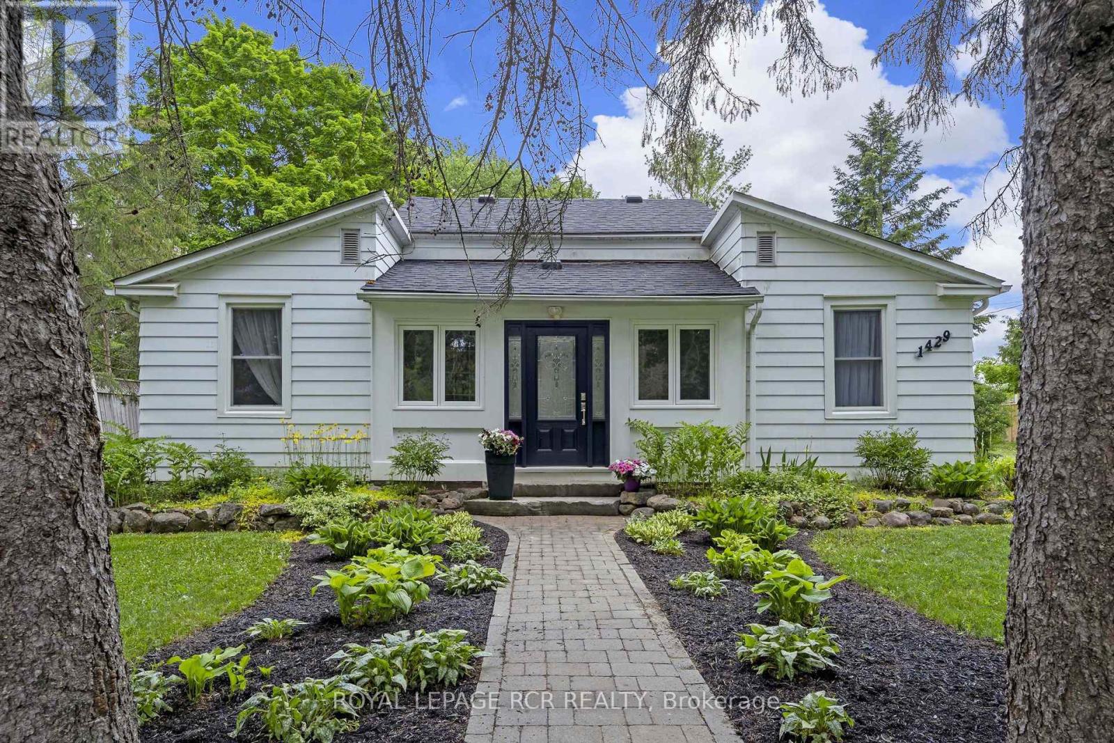 MLS® listing #29503273 for sale located at 1429 QUEEN STREET