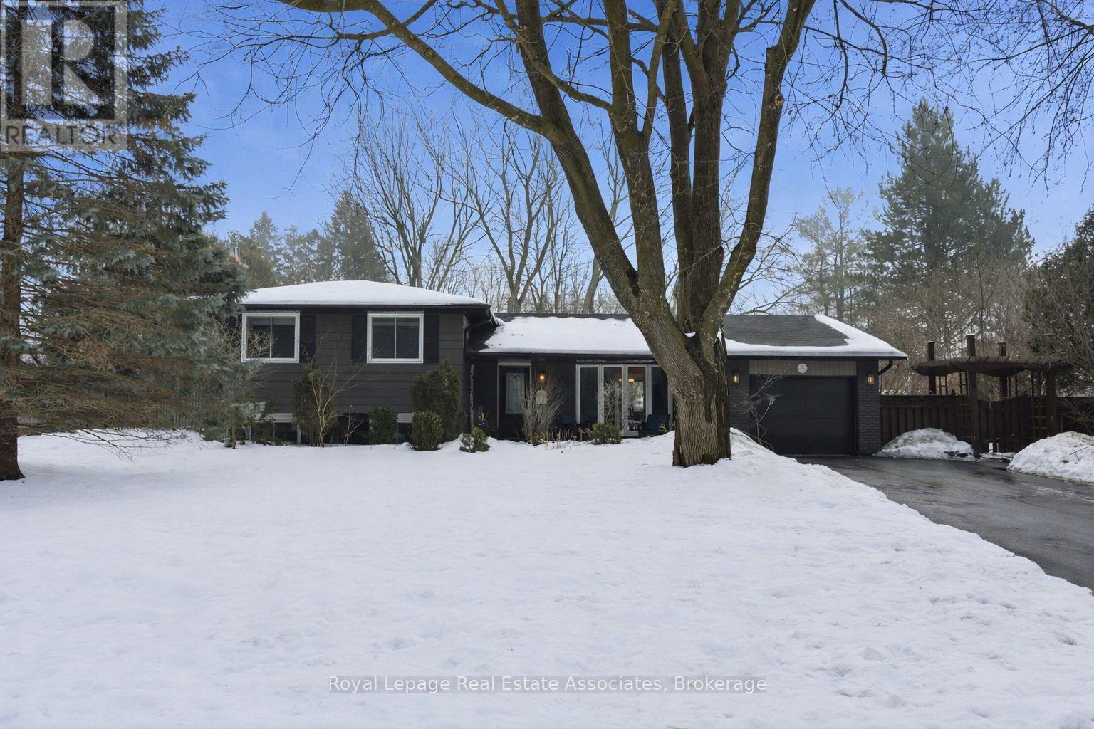 MLS® listing #29507516 for sale located at 3 TYNEDALE COURT