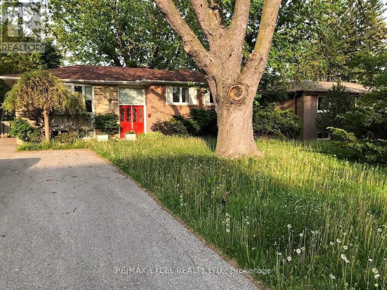 MLS® listing #29512240 for sale located at 33 ALANADALE AVENUE