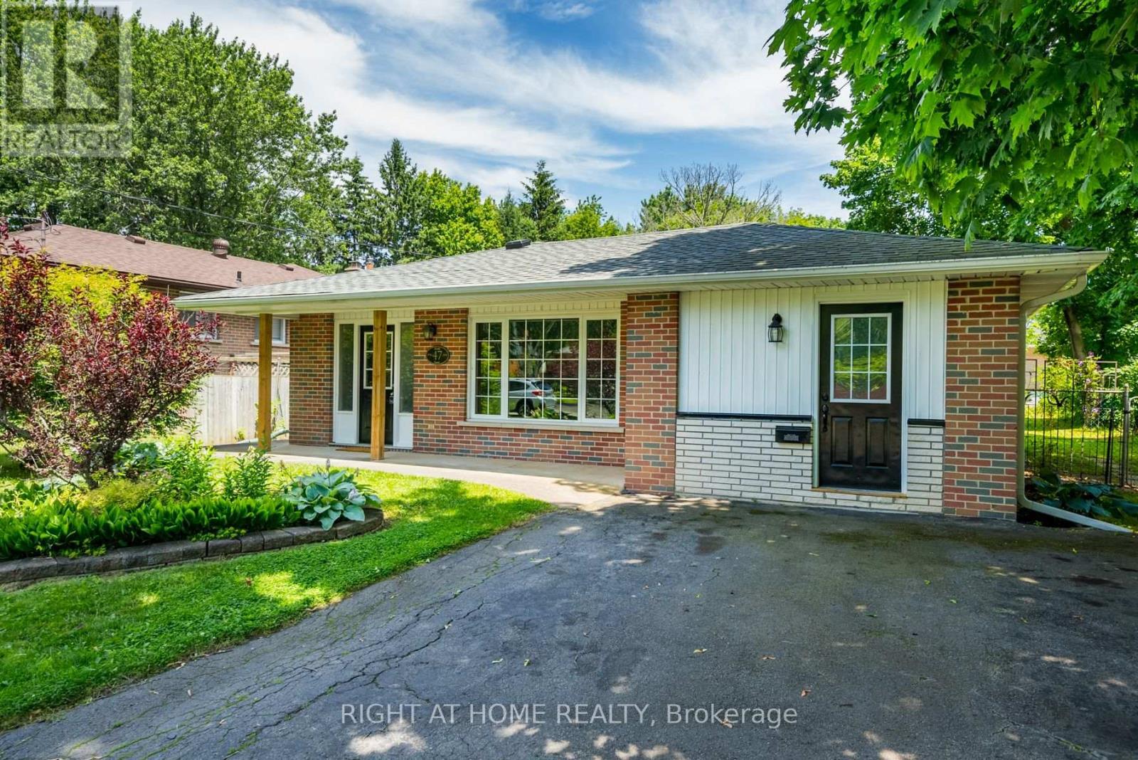 MLS® listing #29512256 for sale located at 47 MEREDITH CRESCENT