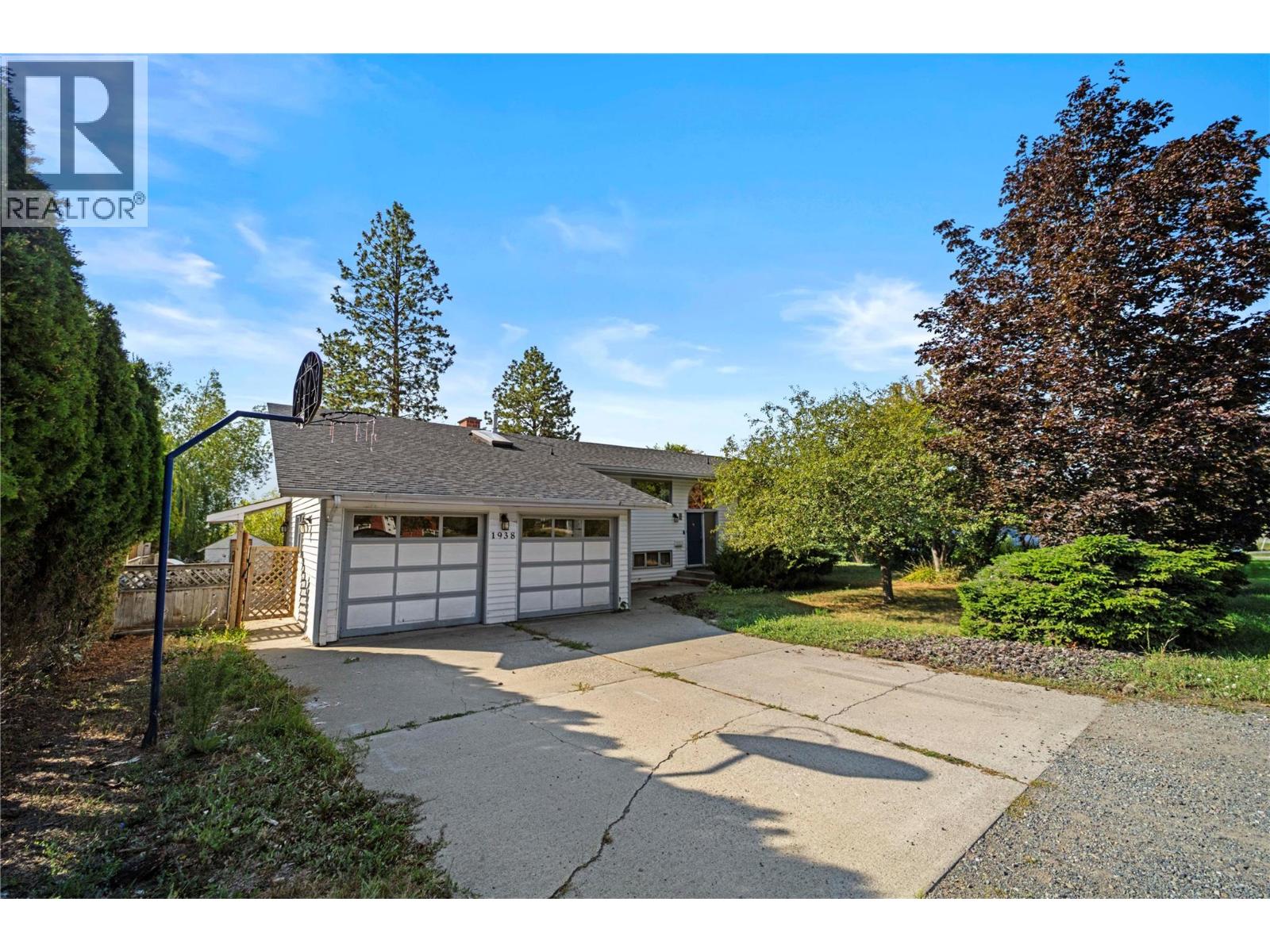 MLS® listing #29512298 for sale located at 1938 PARKER Drive