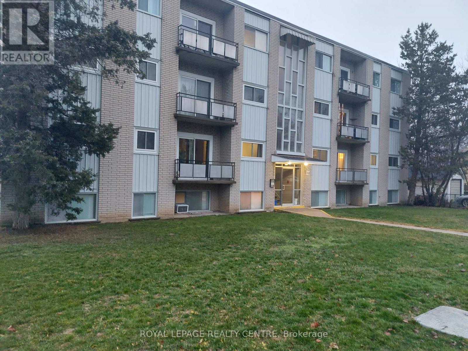 MLS® listing #29514114 for sale located at 9 - 90 MARSHALL STREET