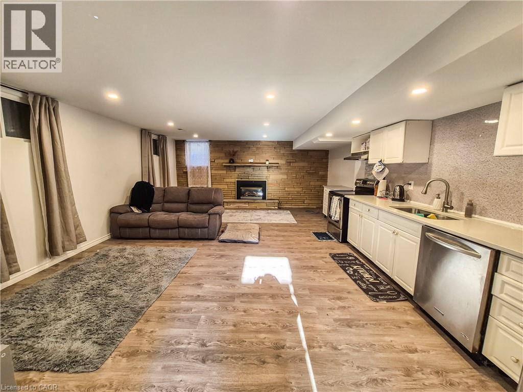 MLS® listing #29514962 for sale located at 11 DUNCAIRN Avenue Unit# Lower