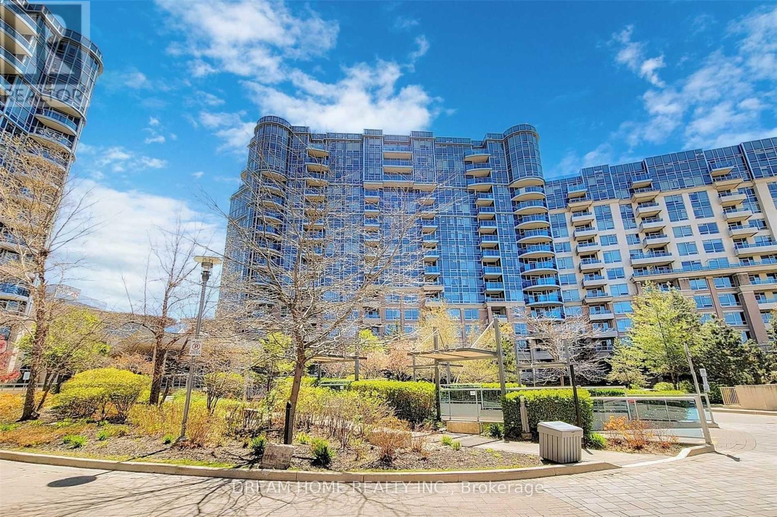 MLS® listing #29517933 for sale located at 858 - 23 COX BOULEVARD