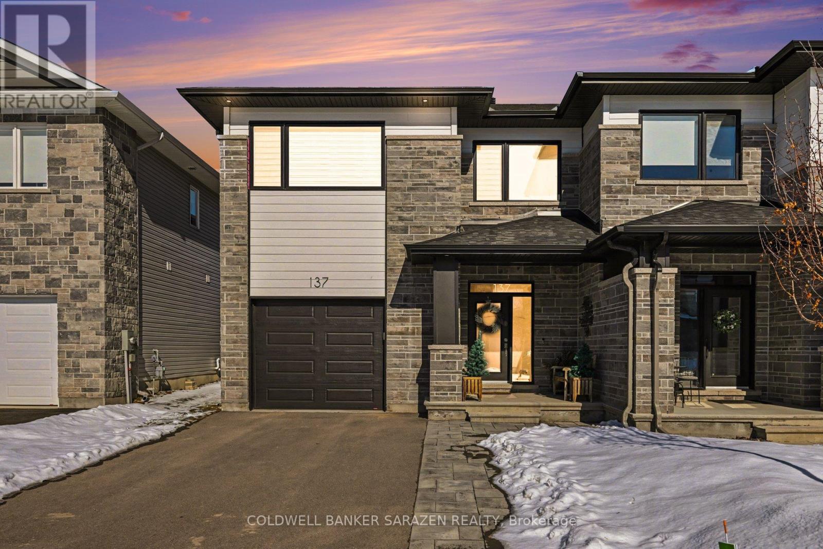 MLS® listing #29518190 for sale located at 137 THOMAS STREET S