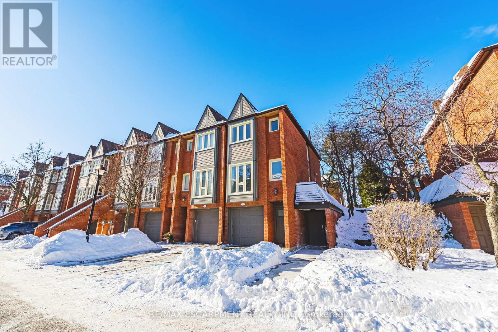 MLS® listing #29518359 for sale located at 101 - 895 MAPLE AVENUE