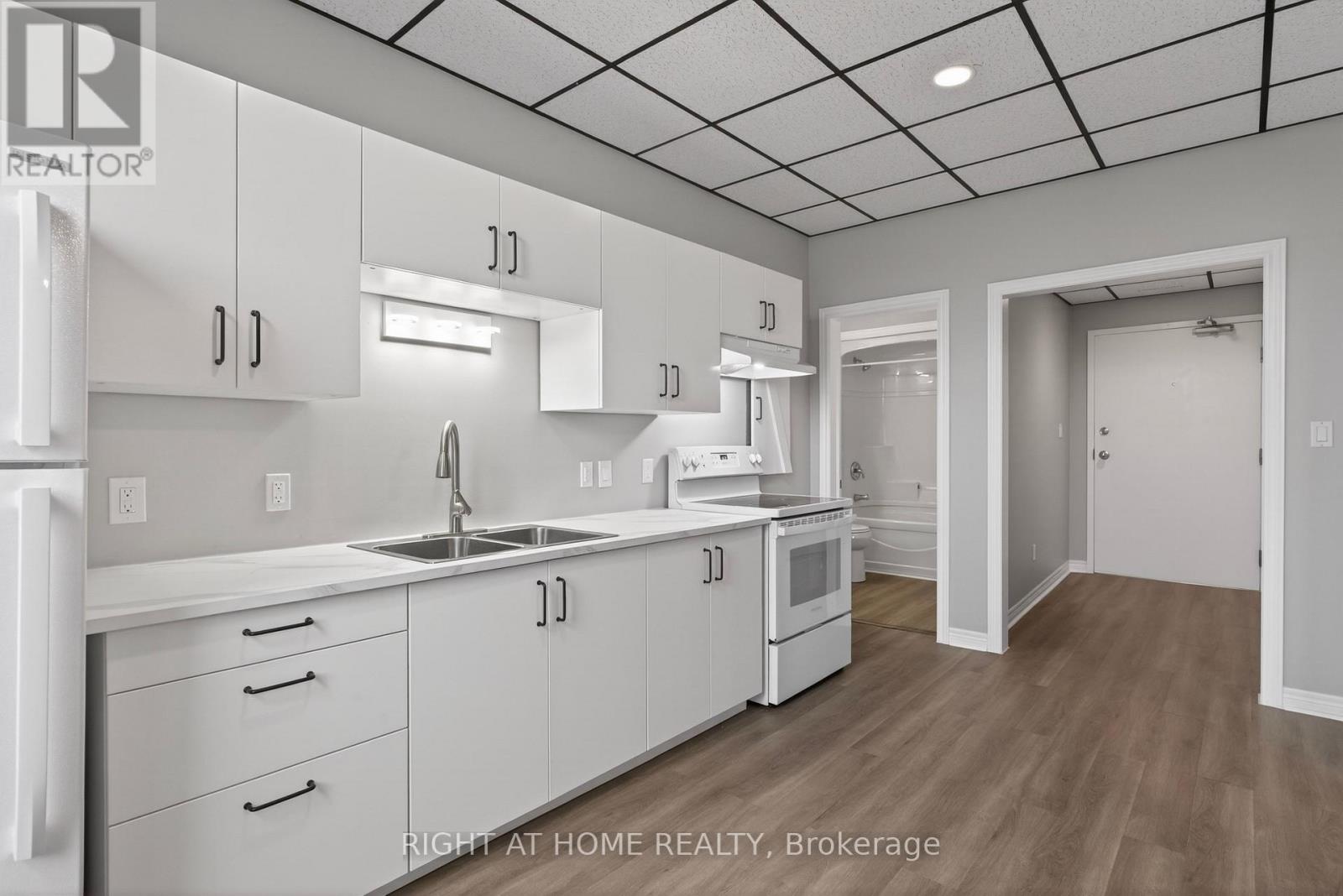 MLS® listing #29518385 for sale located at 2 - 59 THAMES STREET S