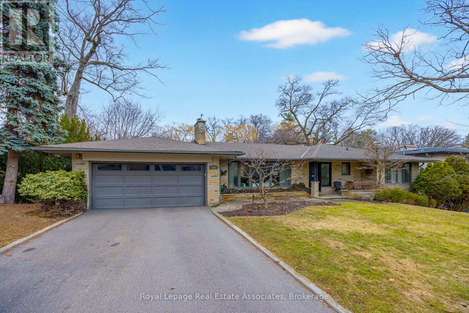 MLS® listing #29518556 for sale located at 1561 PINETREE CRESCENT