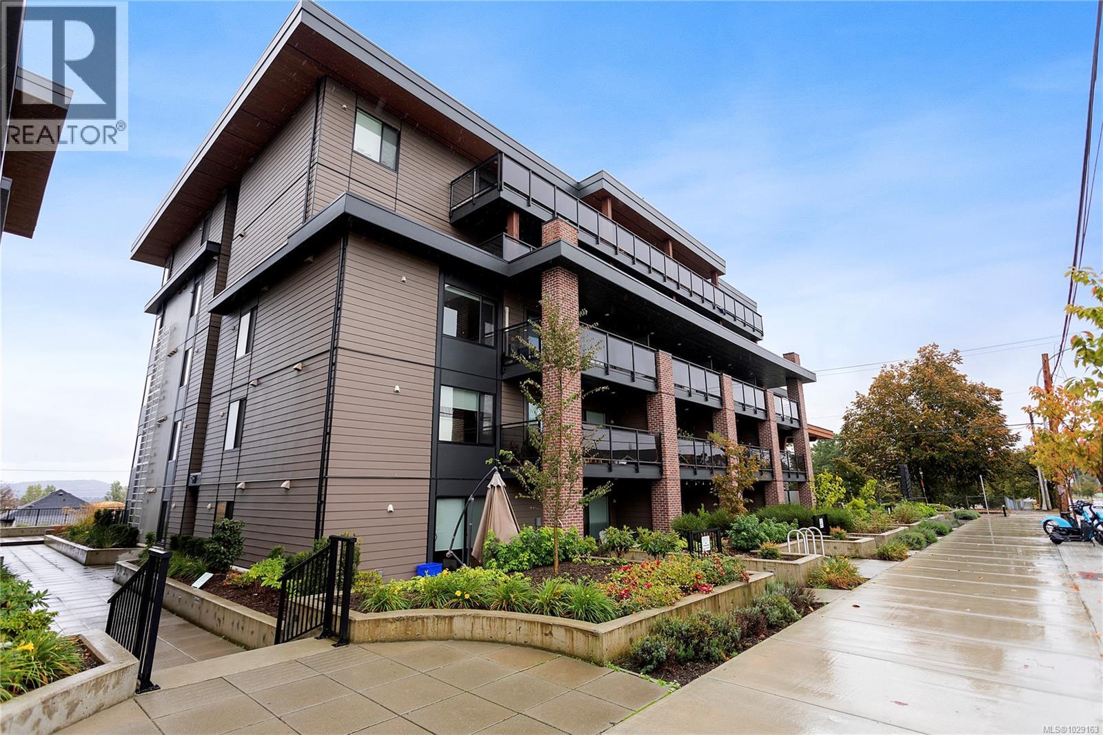 MLS® listing #29518575 for sale located at 103 147 Haliburton St