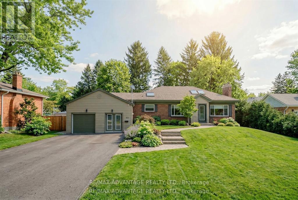 MLS® listing #29518664 for sale located at 832 SUNNINGHILL AVENUE