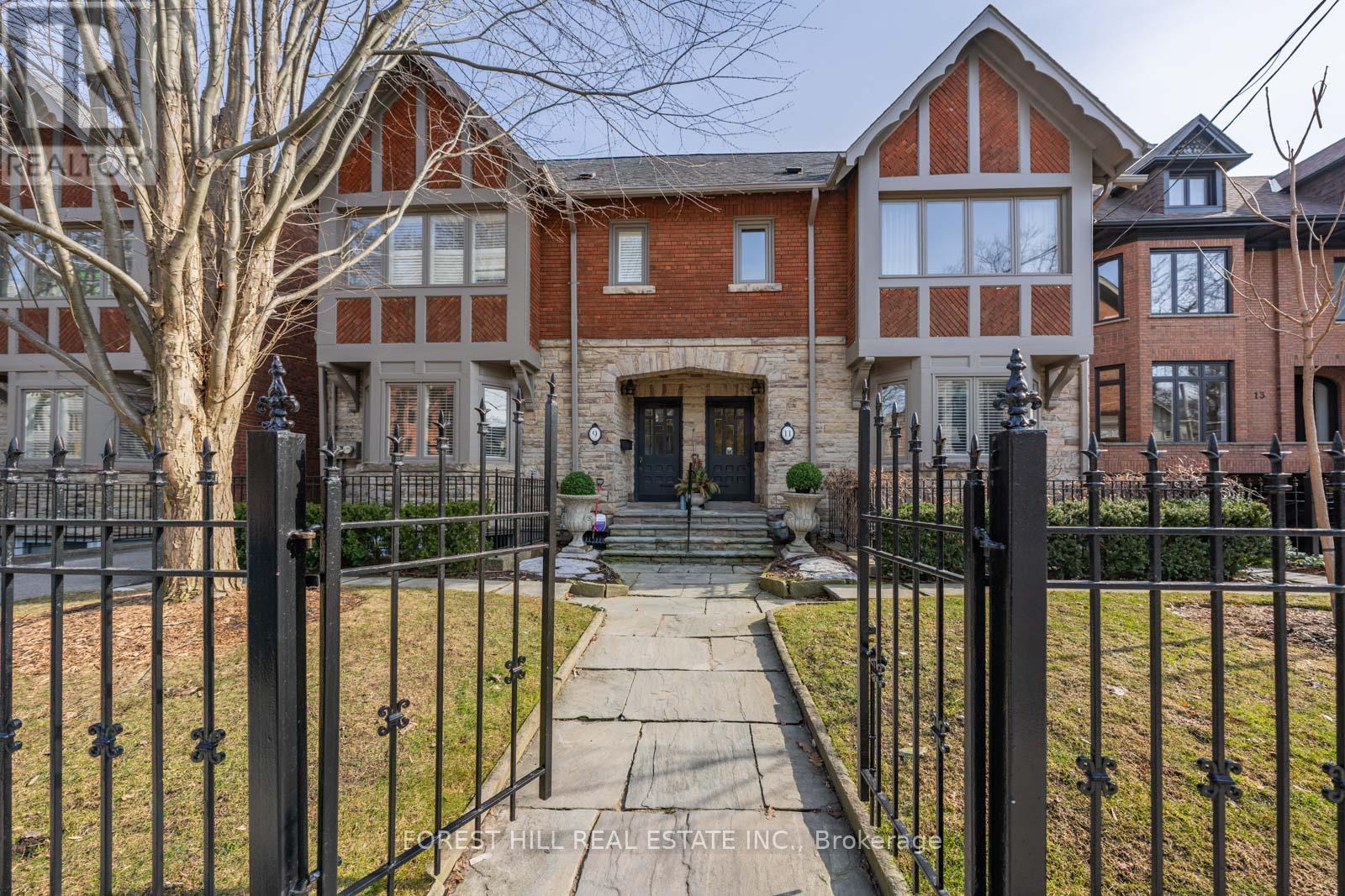 MLS® listing #29520089 for sale located at 2 - 11A CLARENDON AVENUE