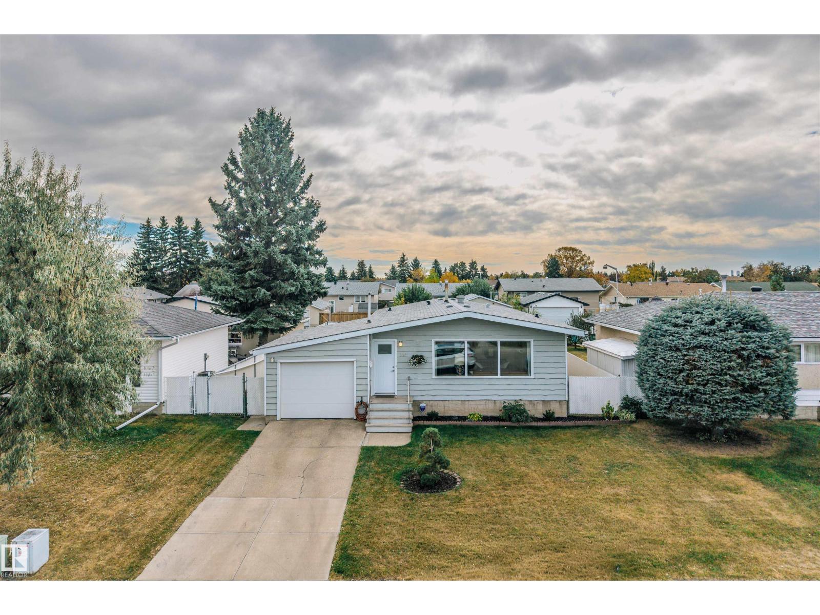 MLS® listing #29524349 for sale located at 7811 148 AV NW