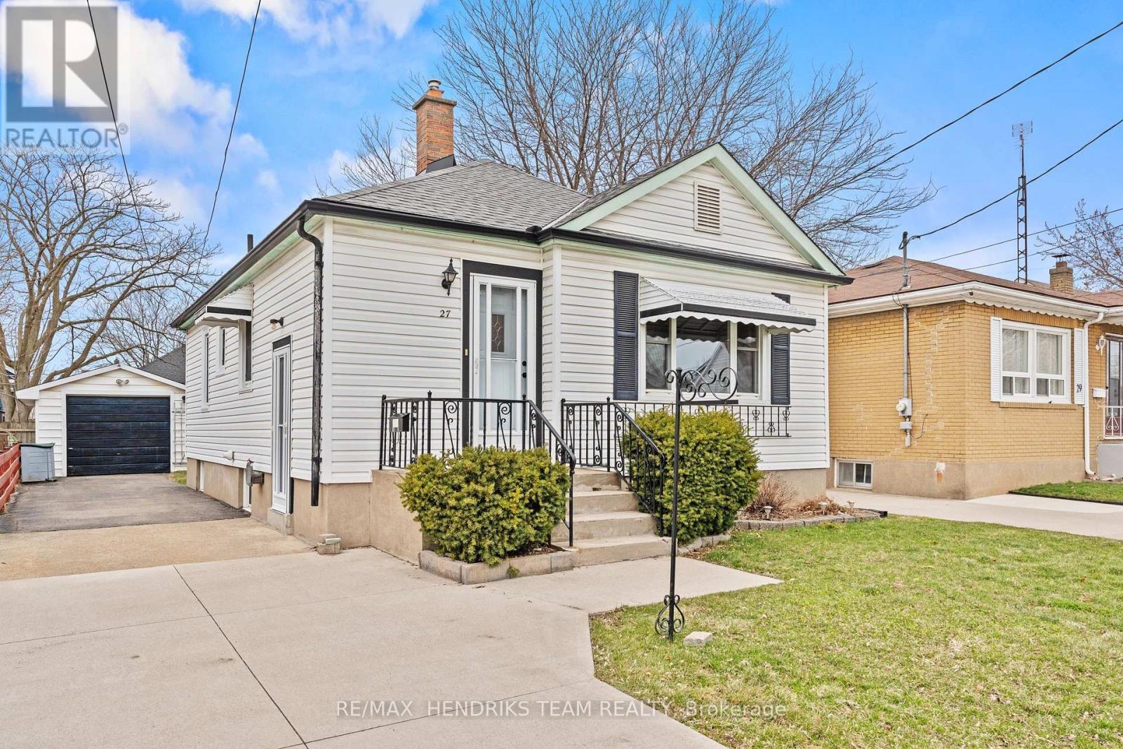 MLS® listing #29526910 for sale located at 27 LORNE STREET