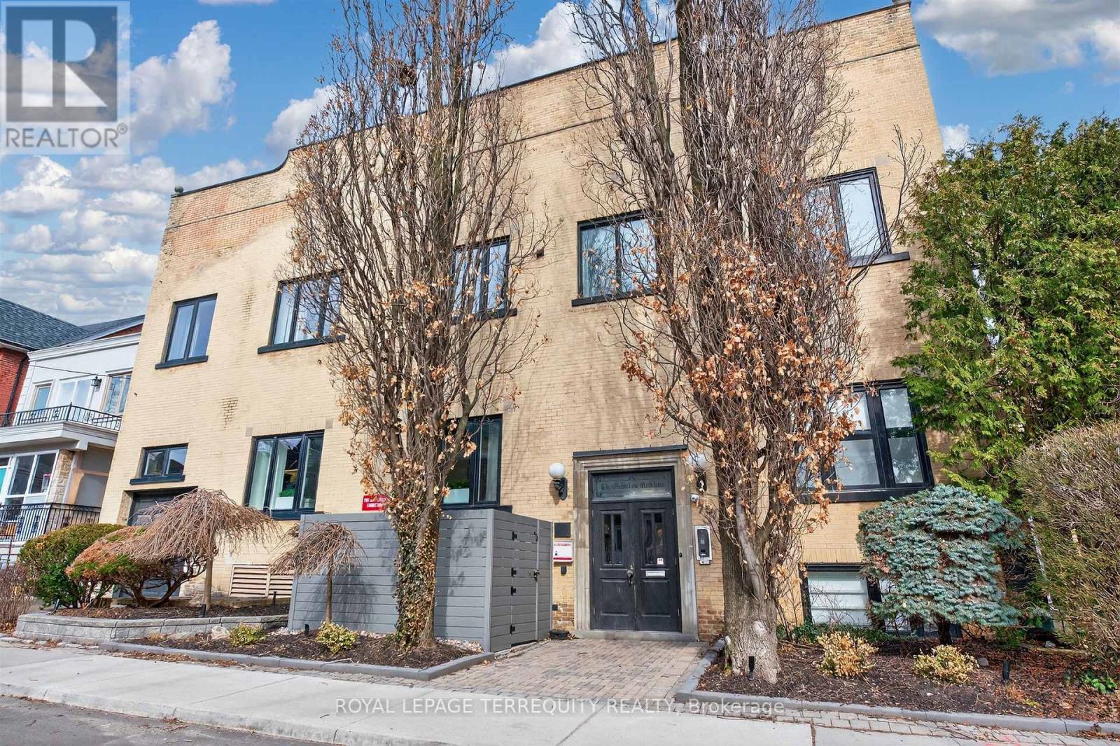 MLS® listing #29527209 for sale located at 1 - 75 MARKHAM STREET