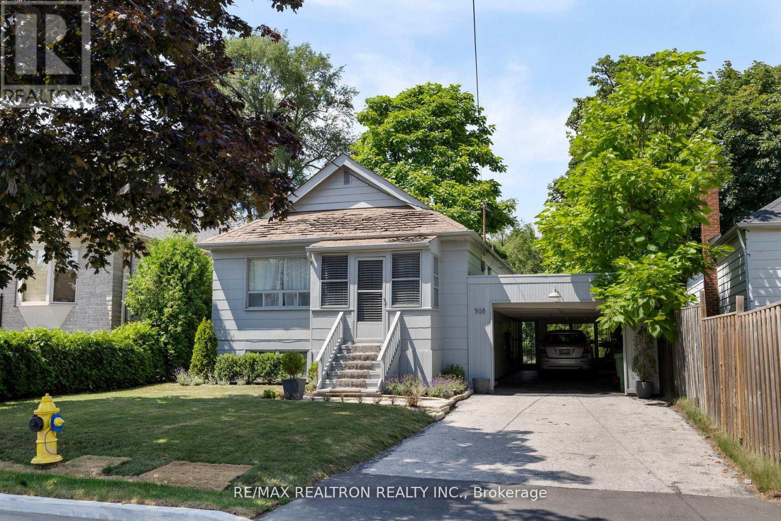 MLS® listing #29527572 for sale located at 598 COLDSTREAM AVENUE
