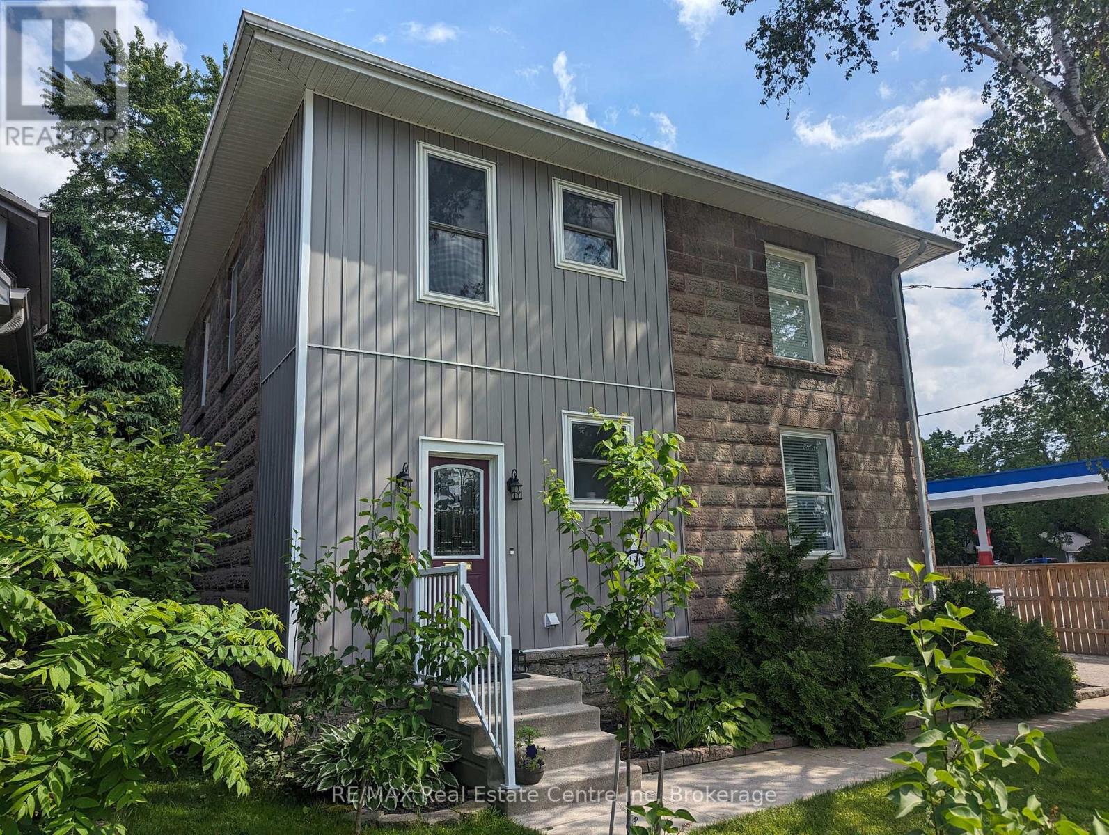 MLS® listing #29528623 for sale located at 180 UNION STREET W