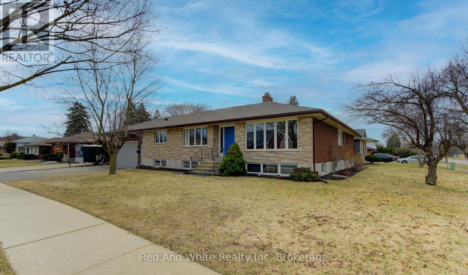 MLS® listing #29528737 for sale located at 449 GREENFIELD AVENUE