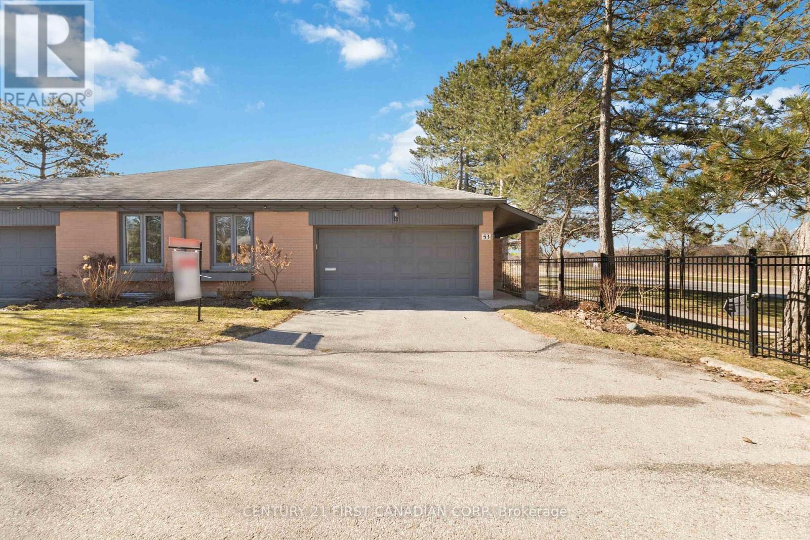 MLS® listing #29528738 for sale located at 53 - 50 FIDDLERS GREEN ROAD