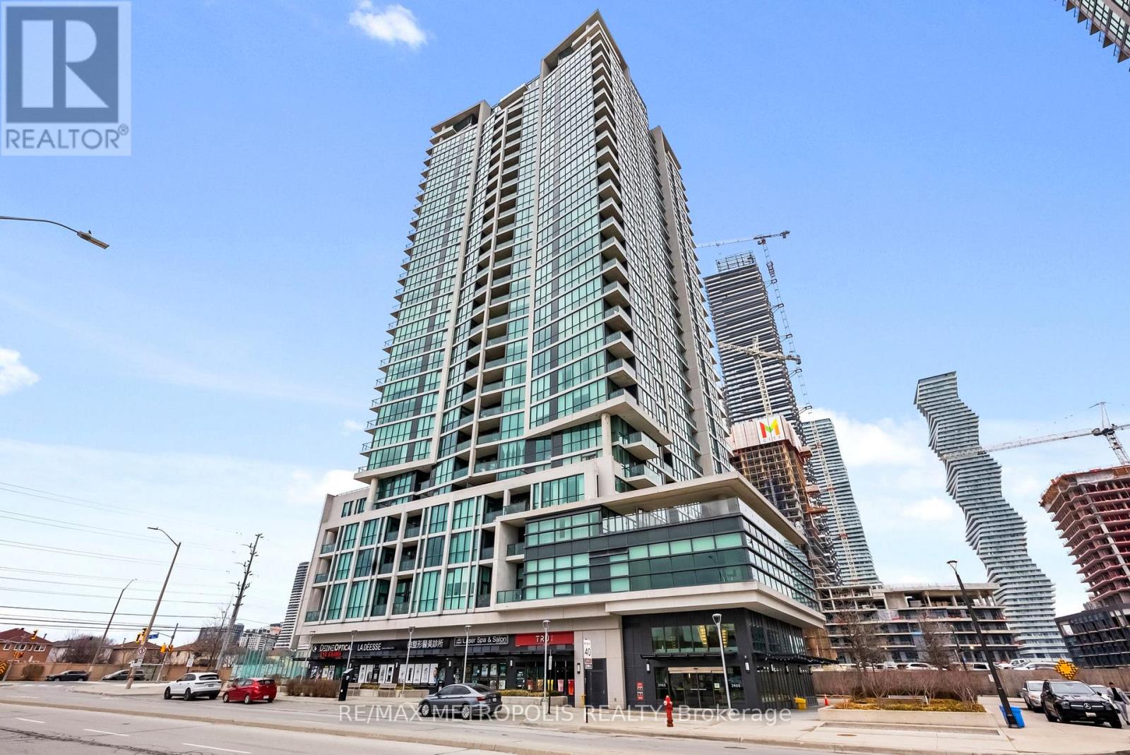 MLS® listing #29529084 for sale located at 305 - 3985 GRAND PARK DRIVE