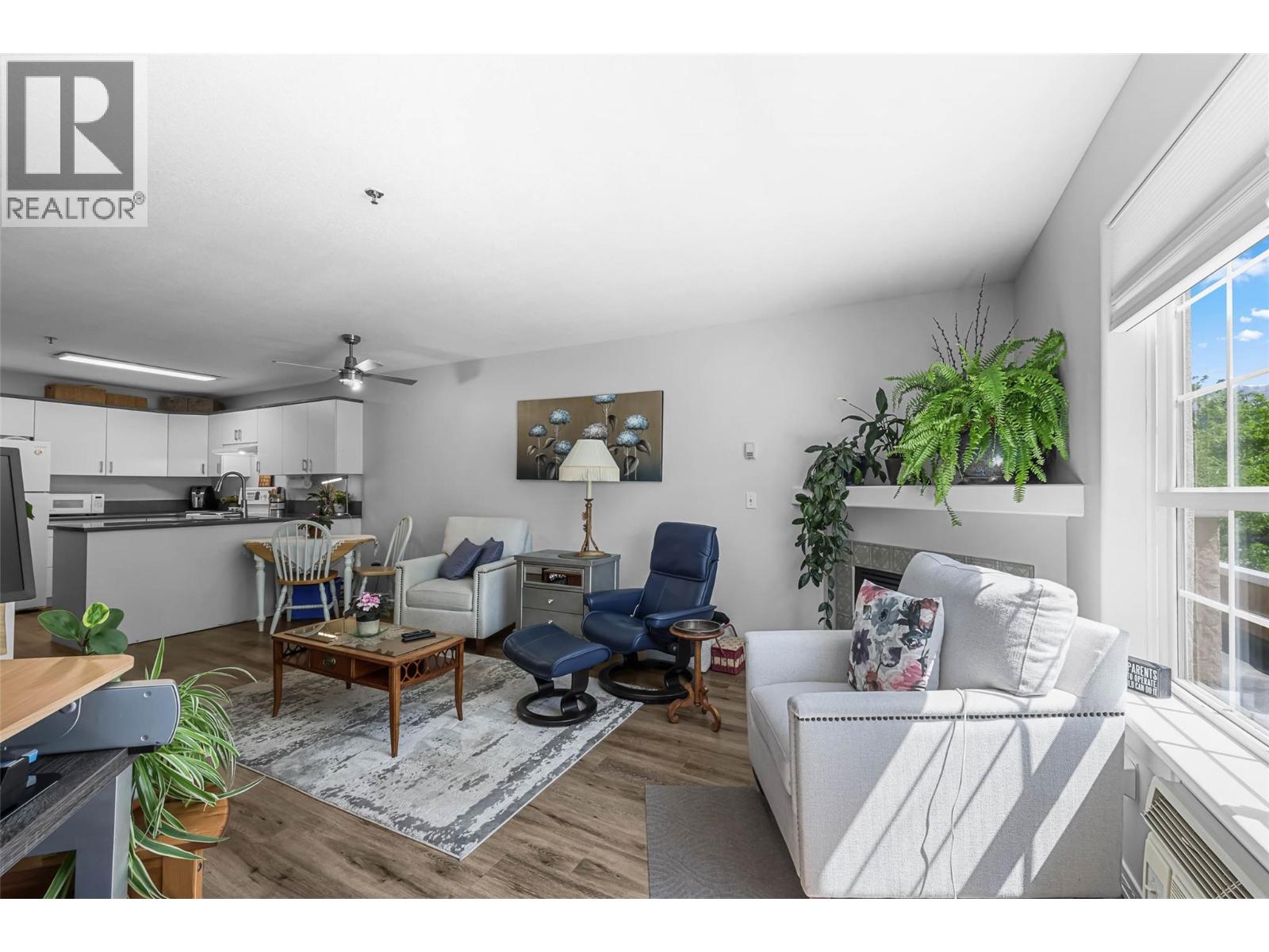 MLS® listing #29529554 for sale located at 554 Seymour Street Unit# 202