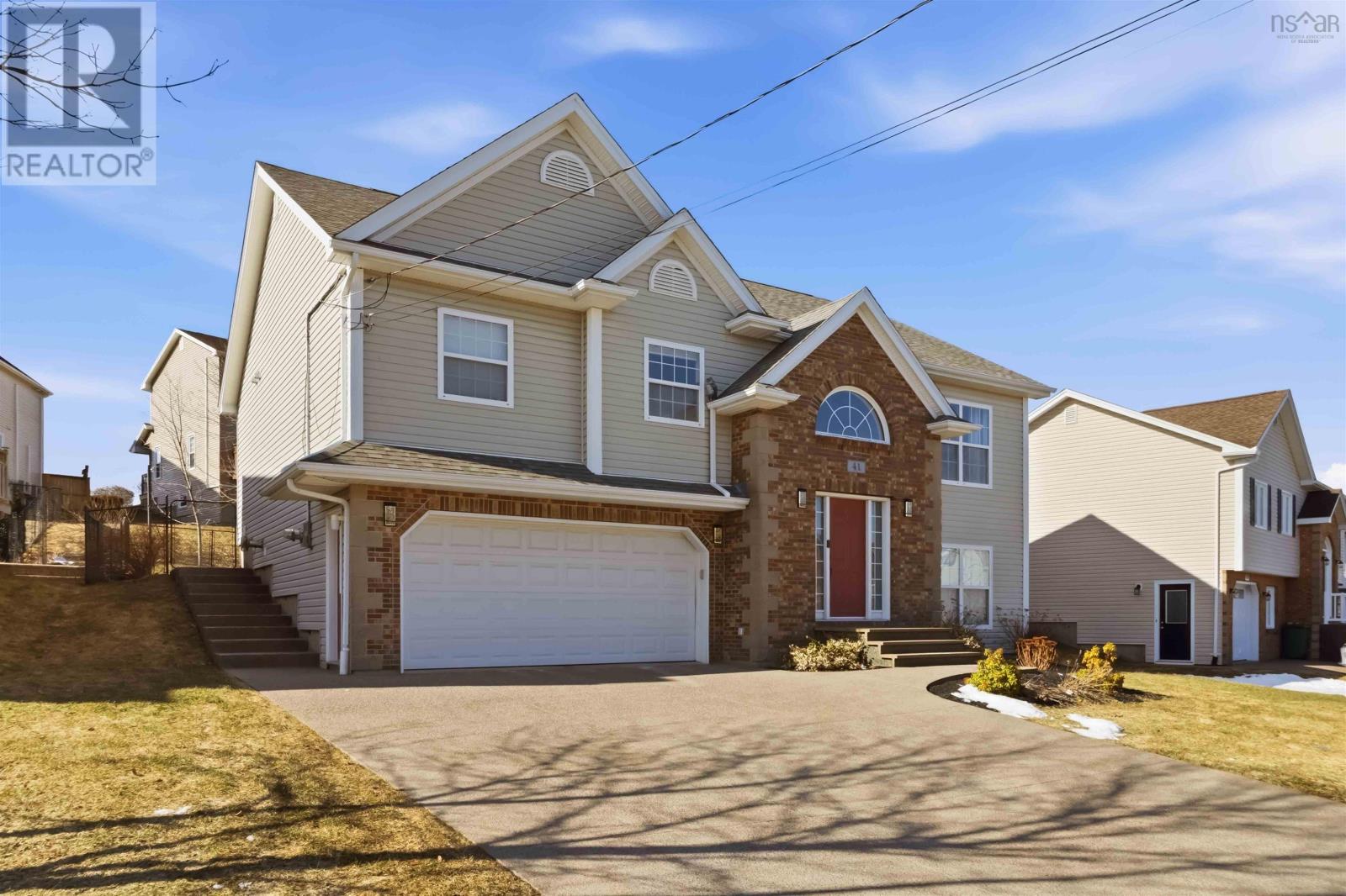 MLS® listing #29531089 for sale located at 41 Lakeridge Crescent