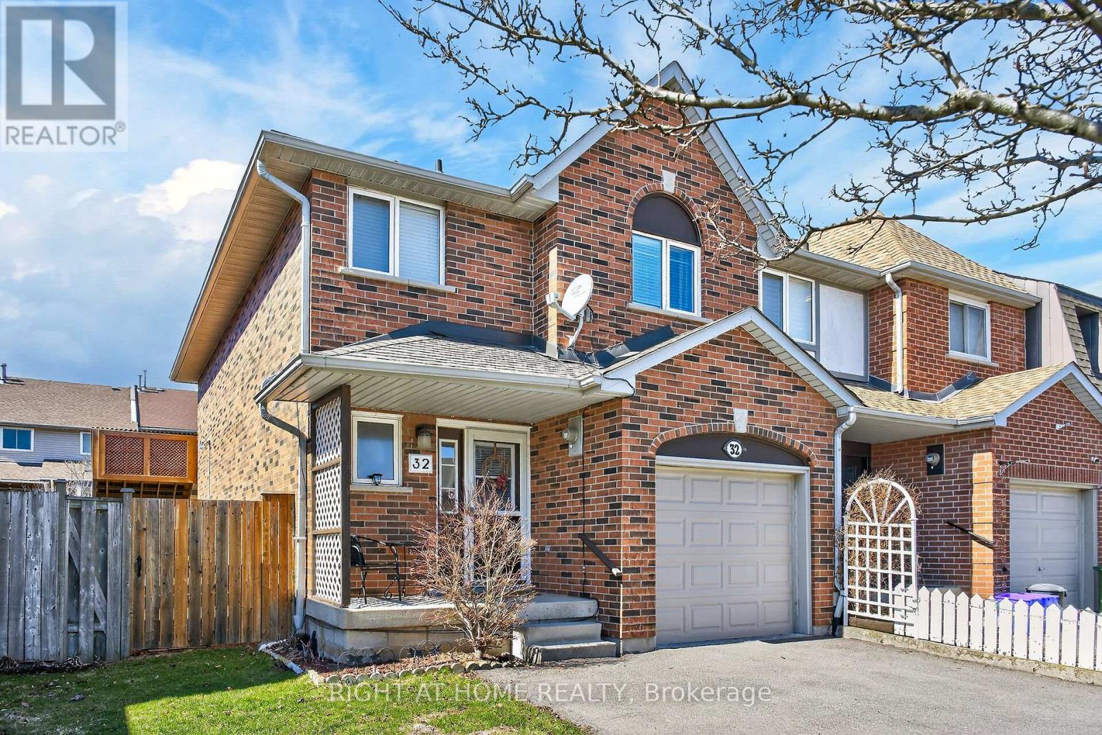 MLS® listing #29531173 for sale located at 32 PERTHSHIRE COURT