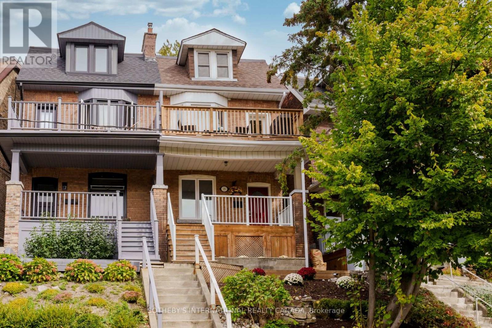 MLS® listing #29532342 for sale located at UPPER - 15 INDIAN RD CRESCENT