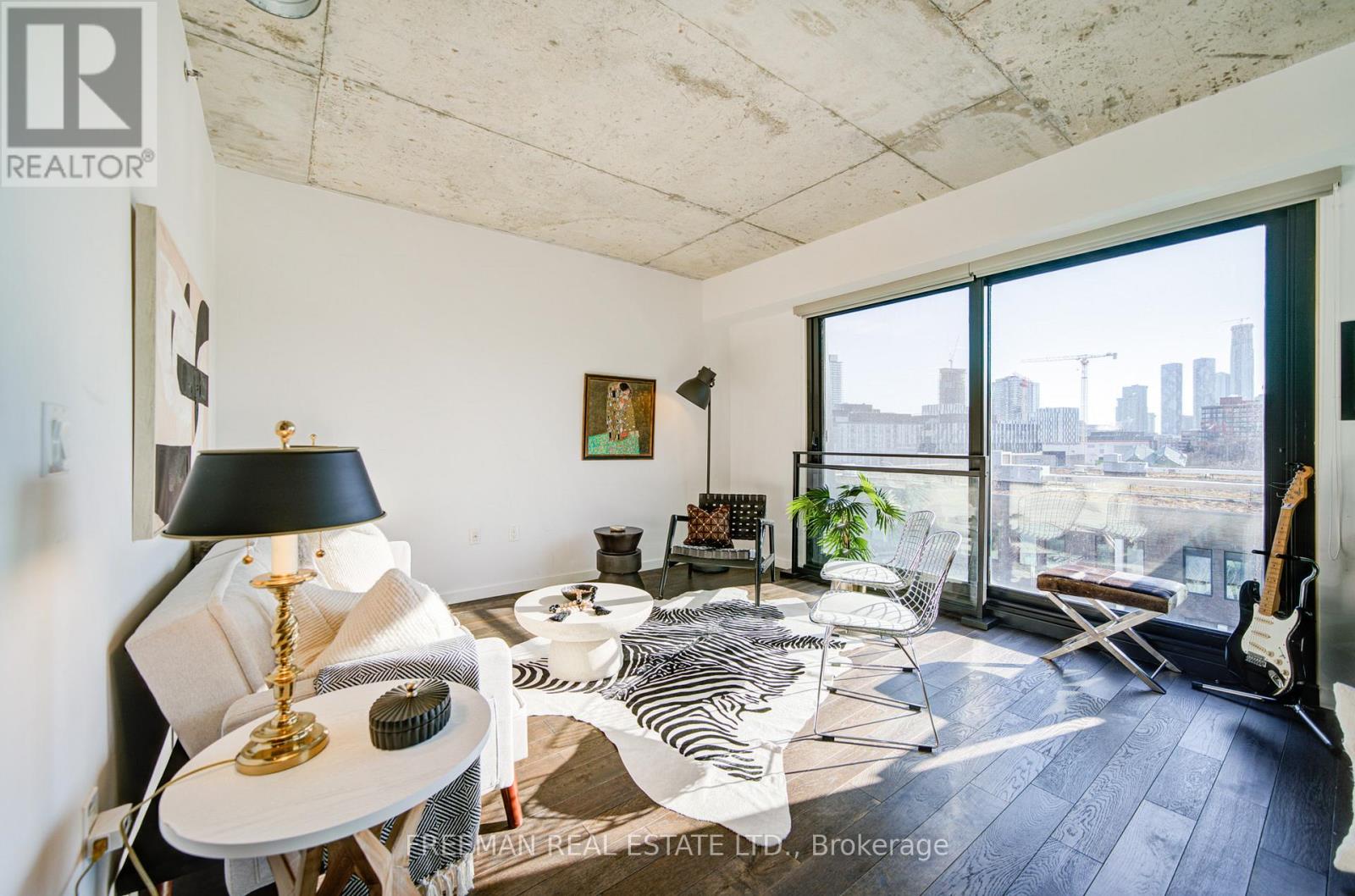 MLS® listing #29532808 for sale located at PH 37 - 47 LOWER RIVER STREET