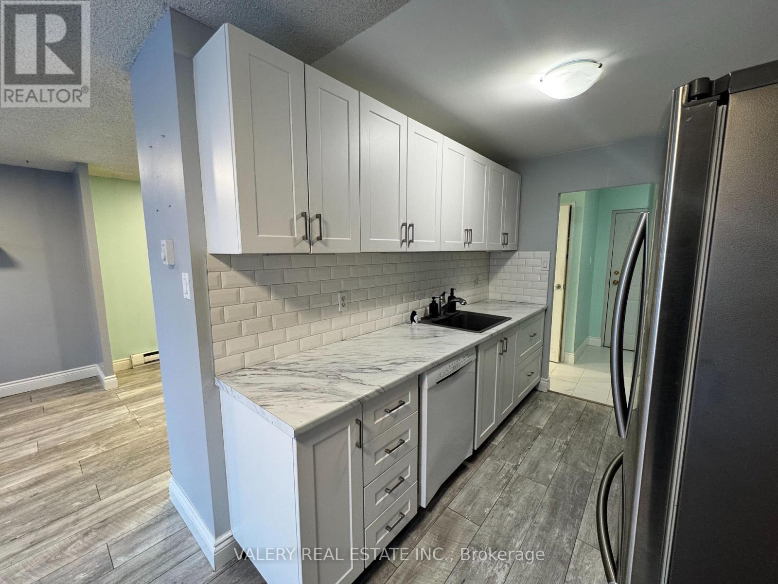 MLS® listing #29533580 for sale located at 106 - 65 HIGHLAND CRES CRESCENT