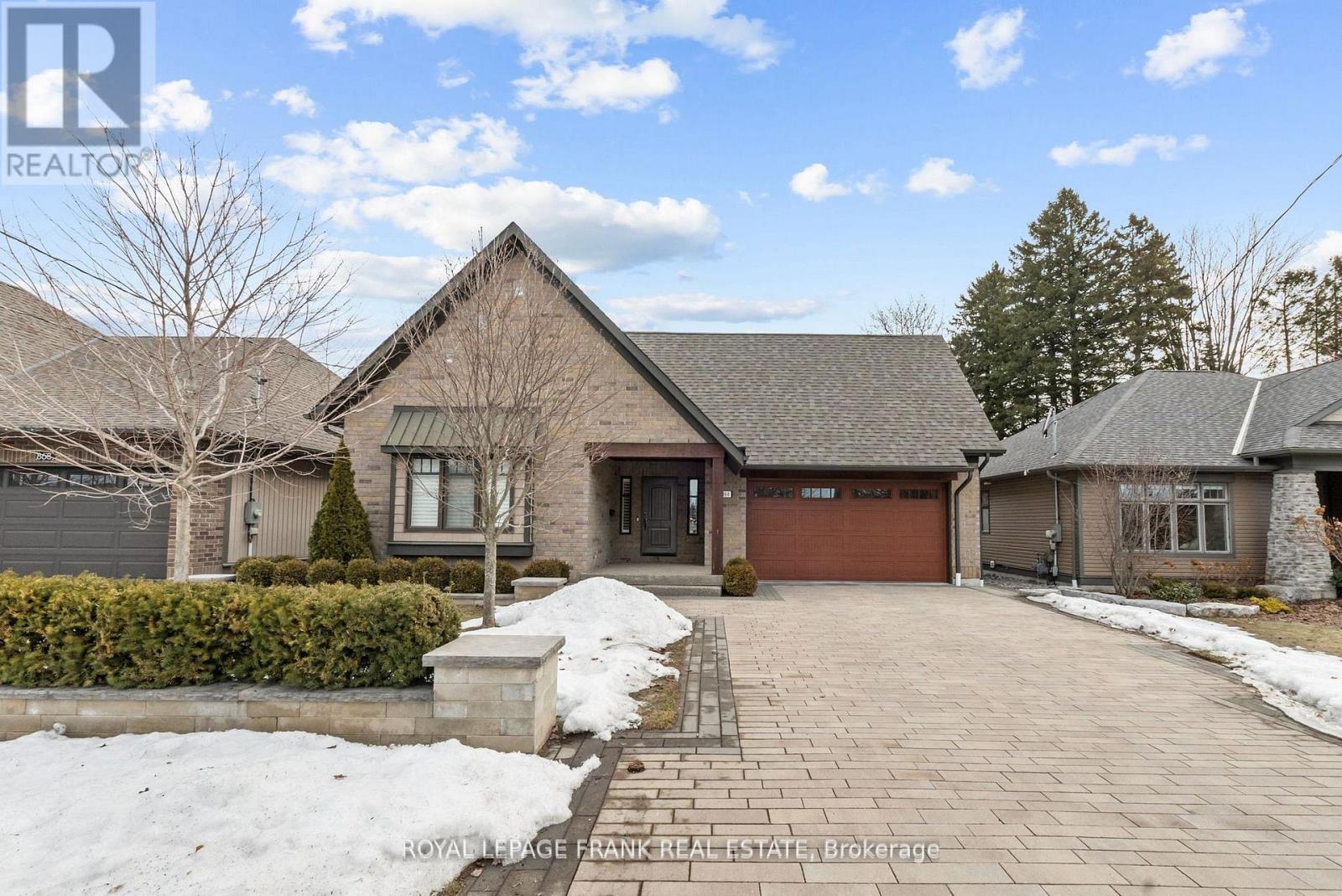 MLS® listing #29534153 for sale located at 864 BURNHAM STREET