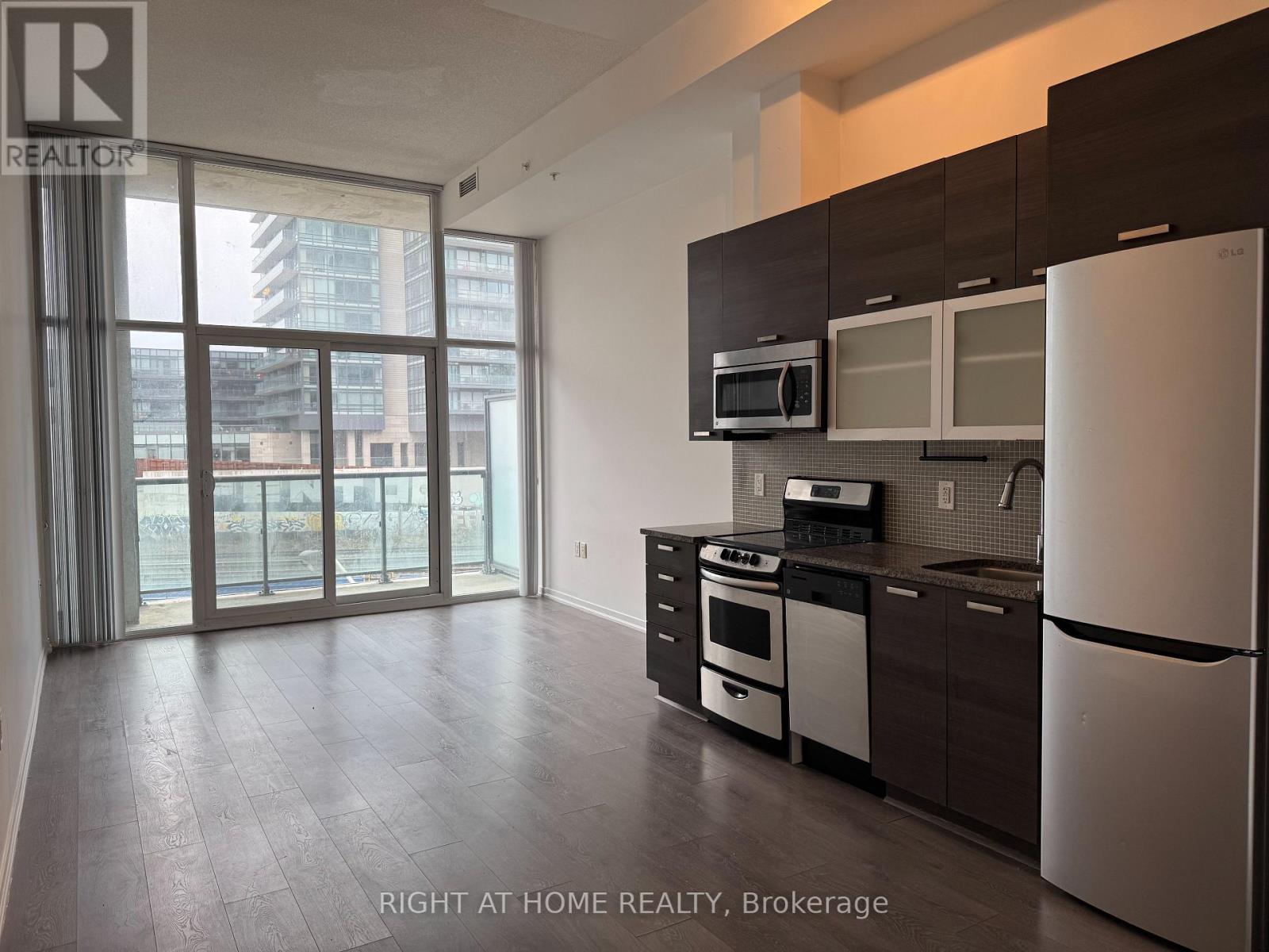 MLS® listing #29535433 for sale located at 321 - 36 LISGAR STREET