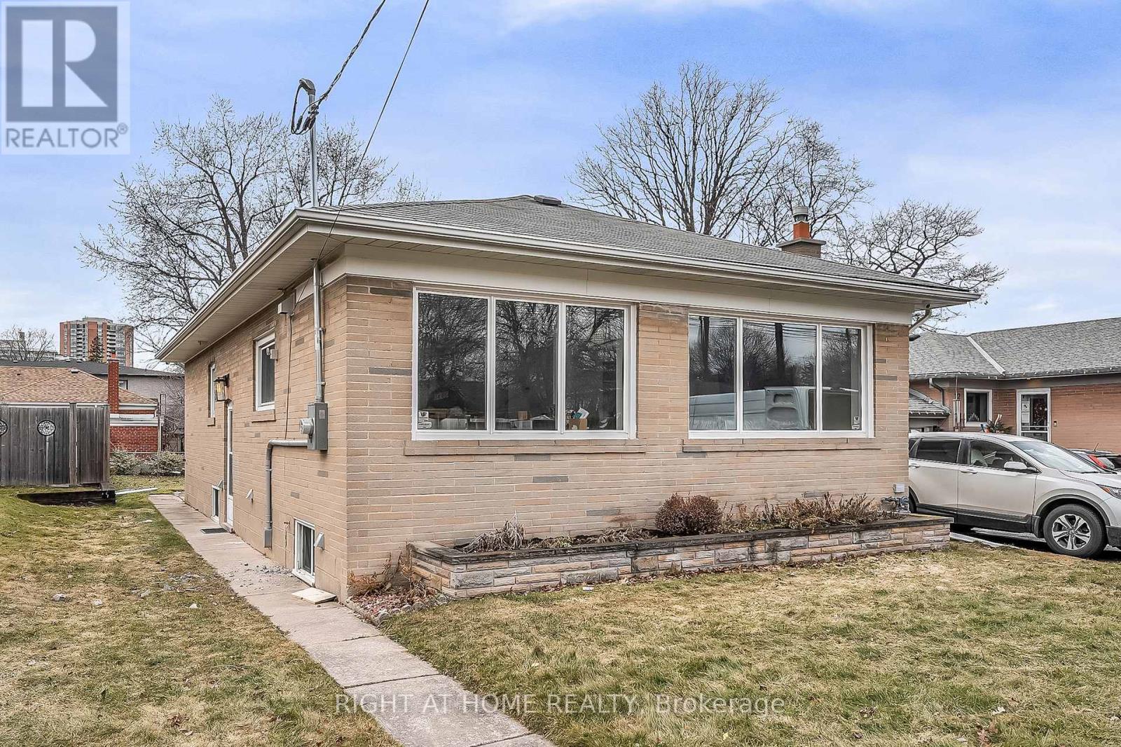 MLS® listing #29535959 for sale located at LOWER - 10 GOLFWOOD HEIGHTS