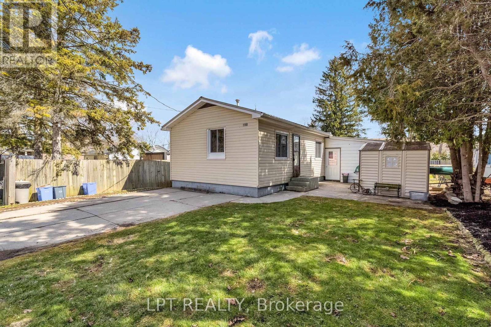 MLS® listing #29535997 for sale located at 198 MUNROE STREET