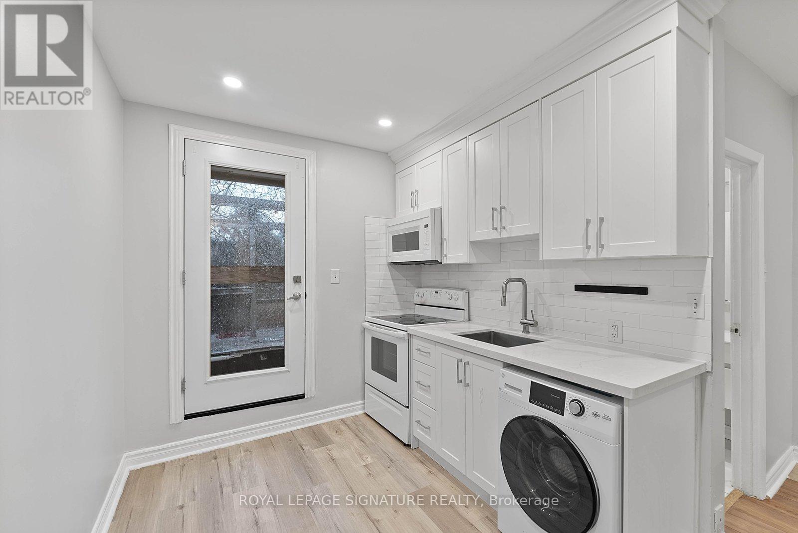 MLS® listing #29536000 for sale located at 2 - 233 GREENWOOD AVENUE