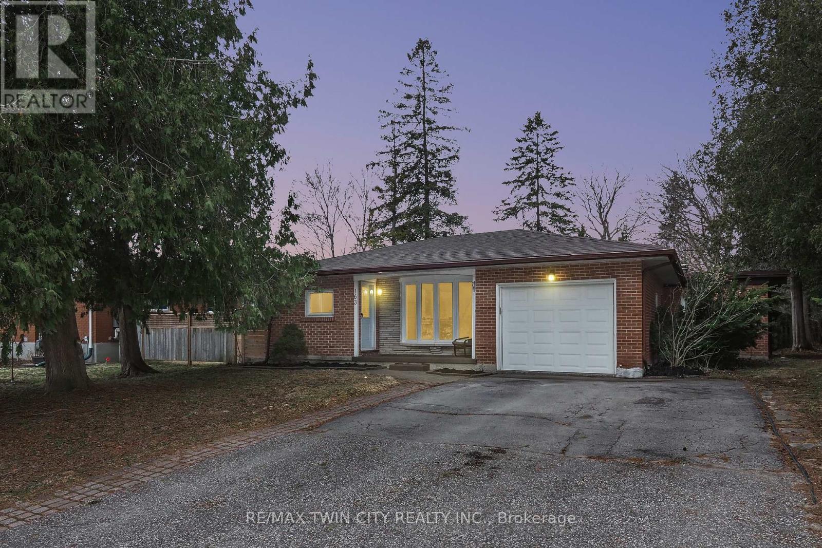 MLS® listing #29536203 for sale located at 163 PINEGROVE CRESCENT