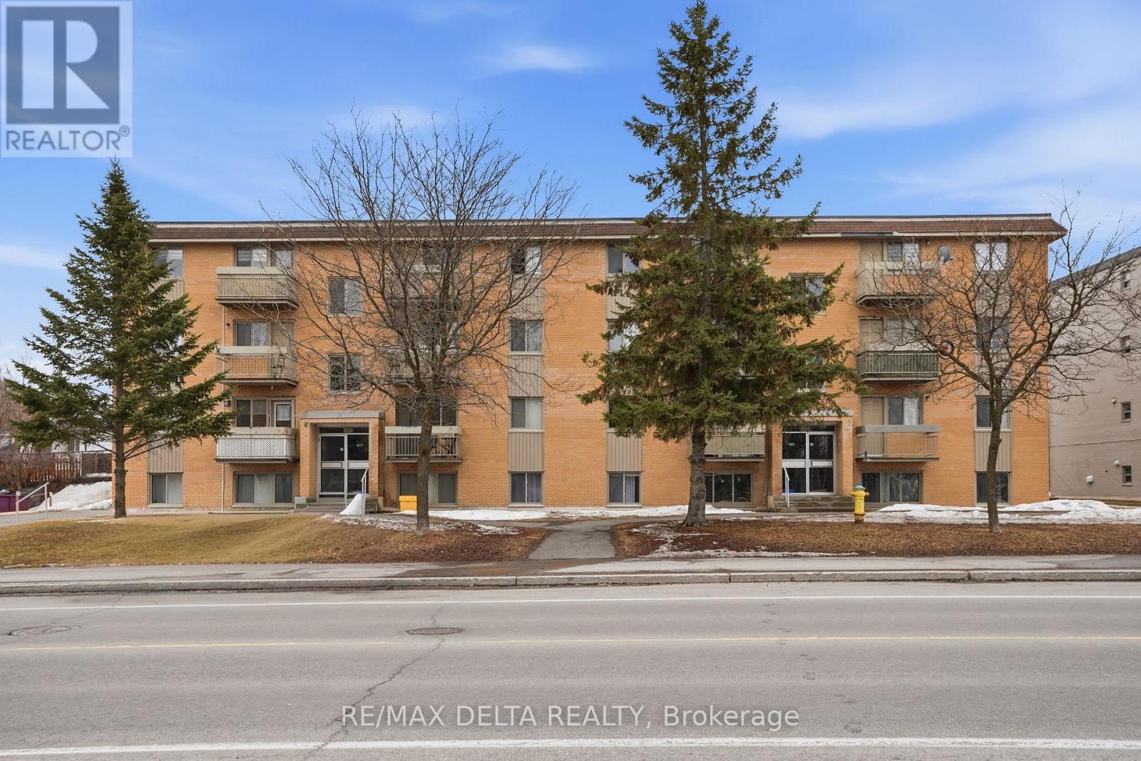 MLS® listing #29537323 for sale located at 7 - 985 CARTIER BOULEVARD