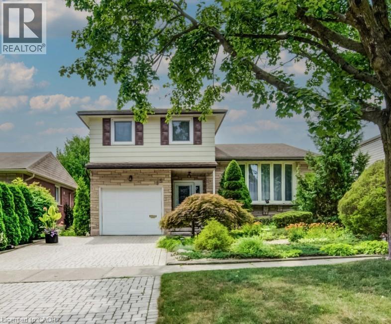 MLS® listing #29538514 for sale located at 55 COACH HILL Drive