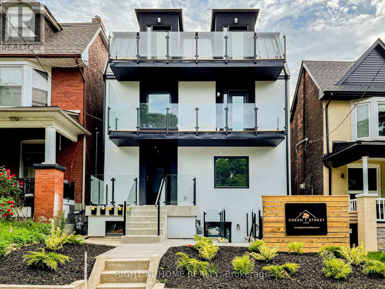 MLS® listing #29541273 for sale located at 1 - 435 GRACE STREET