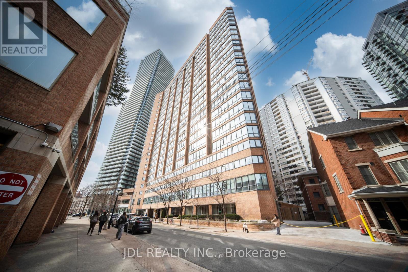 MLS® listing #29541274 for sale located at 713 - 1055 BAY STREET