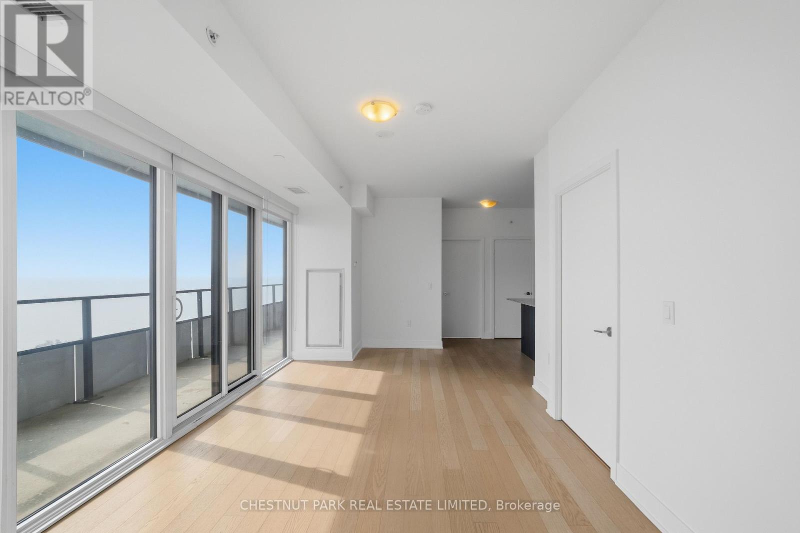 MLS® listing #29541297 for sale located at 3416 - 30 SHORE BREEZE DRIVE